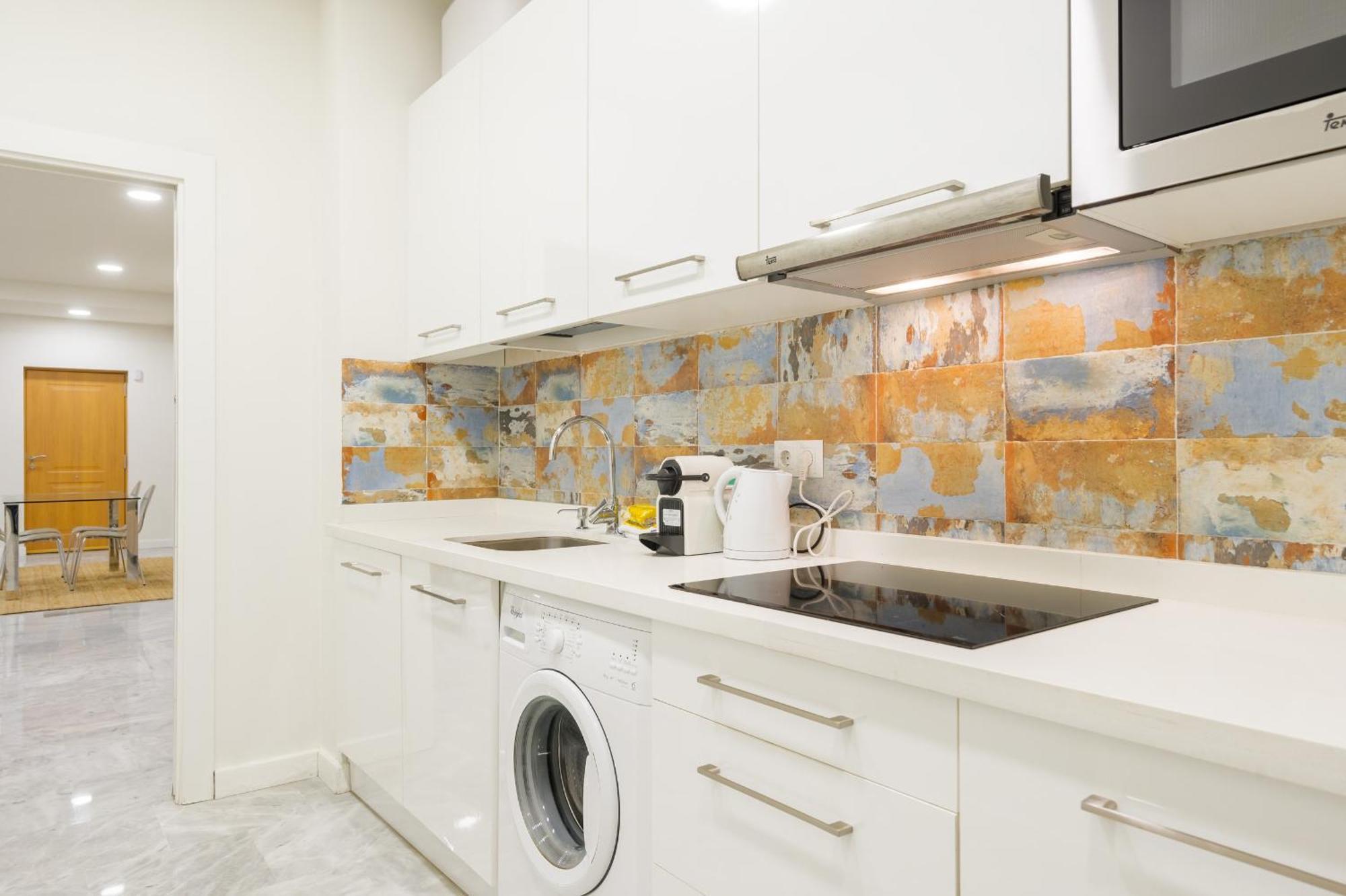 Spacious Functional - 1 Bd 1bth - Center *